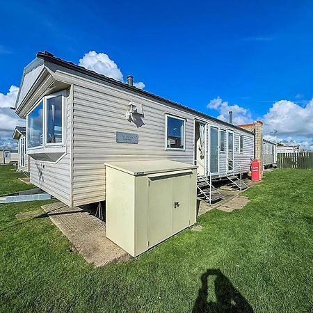 וולטון-און-דה-נייז Lovely 6 Berth Caravan At Naze Marine Holiday Park In Essex Ref 17003C מראה חיצוני תמונה