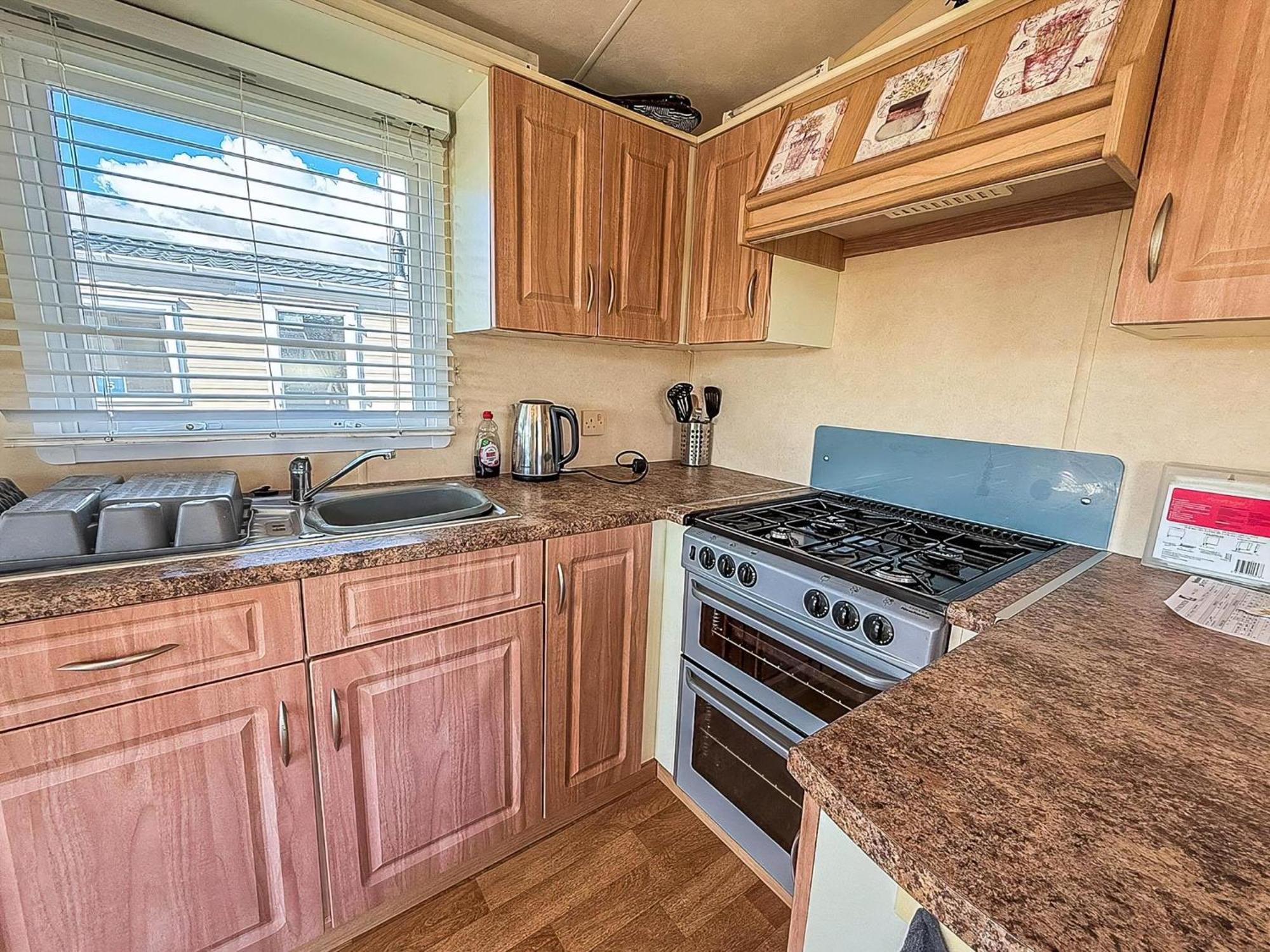 וולטון-און-דה-נייז Lovely 6 Berth Caravan At Naze Marine Holiday Park In Essex Ref 17003C מראה חיצוני תמונה